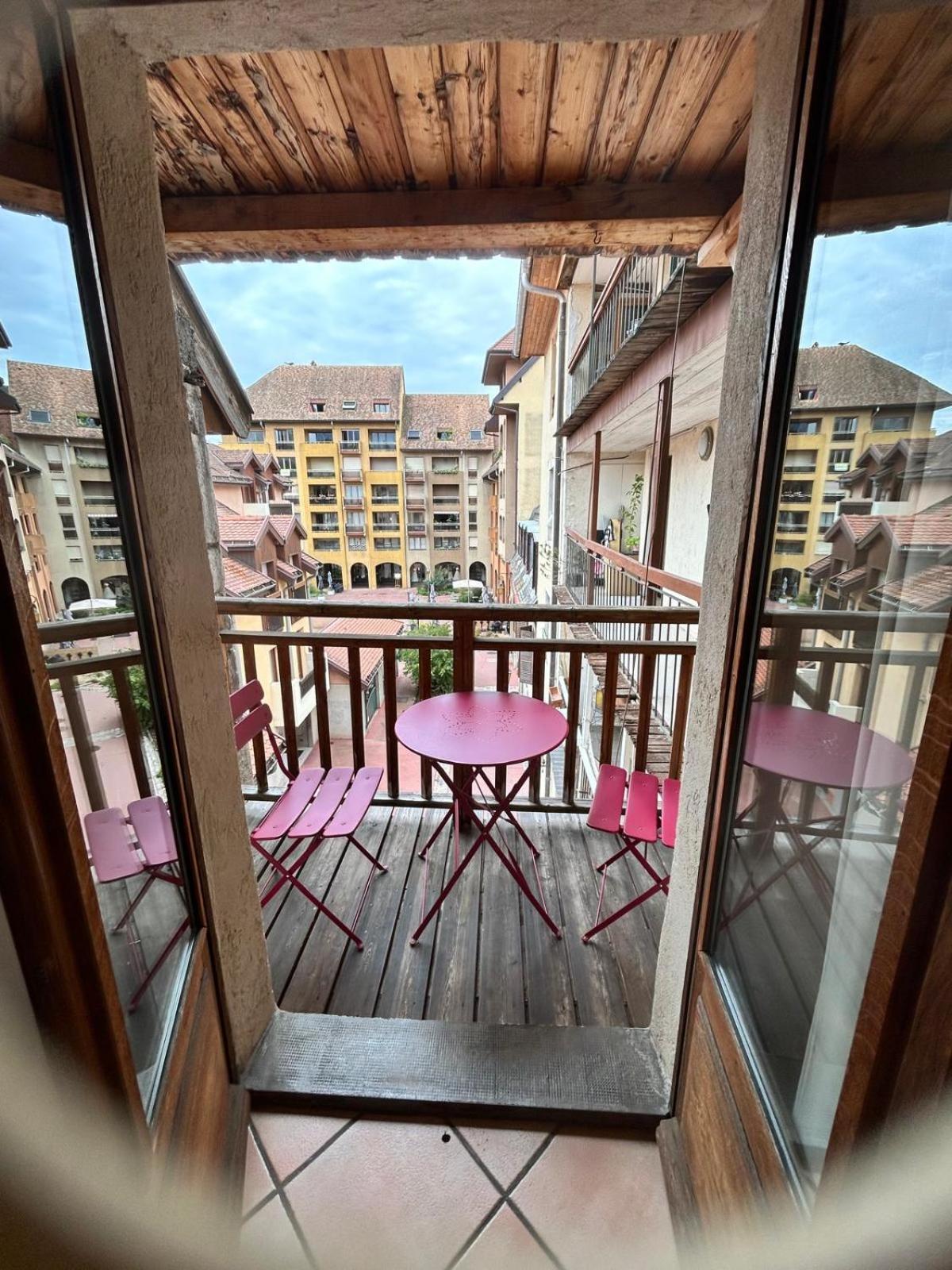 Le Republique Annecy , Coeur De Vieille Ville Luaran gambar